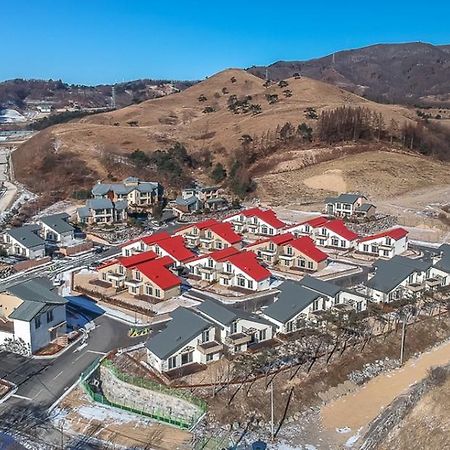 Le Comte Bleu Hotel Пьончан Екстериор снимка