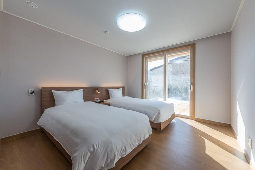 Le Comte Bleu Hotel Пьончан Екстериор снимка