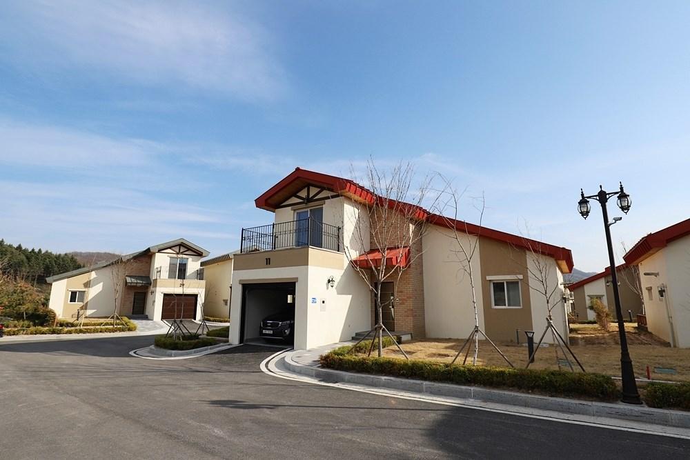 Le Comte Bleu Hotel Пьончан Екстериор снимка