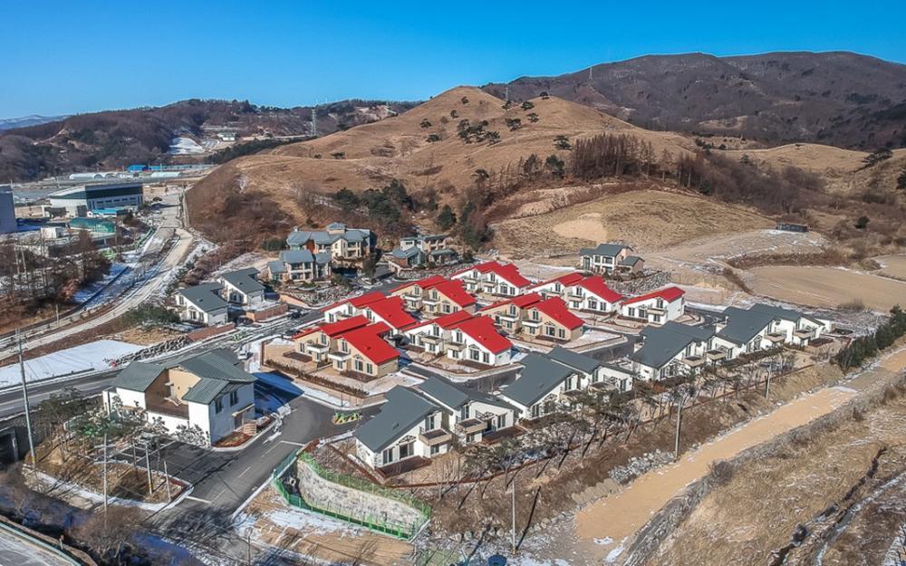Le Comte Bleu Hotel Пьончан Екстериор снимка